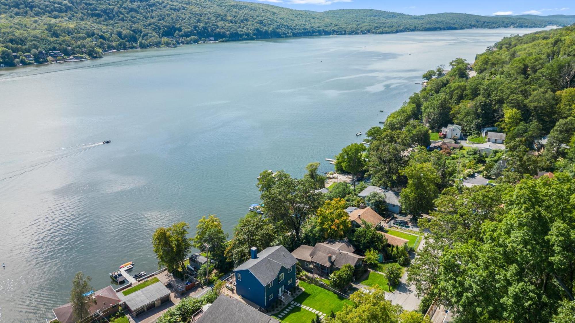Lakeview House - Hot Tub - Firepit - Stunning Views - Spacious Deck - Cozy Living Room - Bar Greenwood Lake Exterior foto